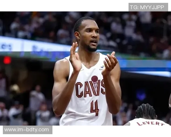 小莫布里上半场表现抢眼轻松斩获双十数据助球队争胜